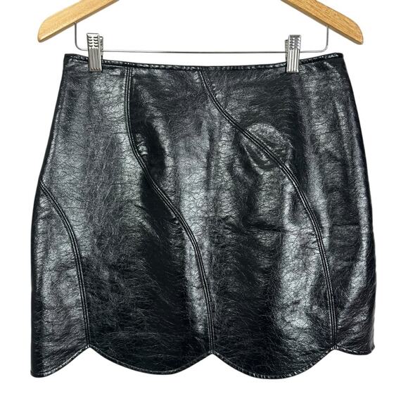 NWT Social Tourist Faux Leather Scalloped Hem Ultra High Rise Skirt Size 8 - Picture 2 of 6